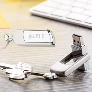 Porte clé avec sa clé USB 16 Go gravée