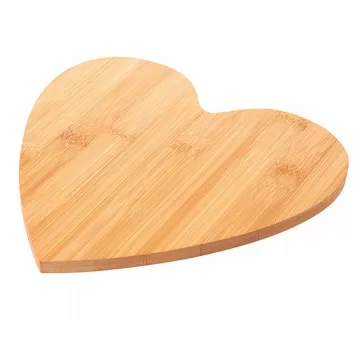 Planche en bois gravée en forme de coeur