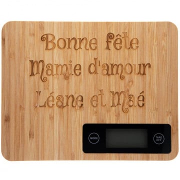 Balance cuisine bois gravée.