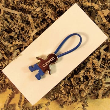 Porte clef garçon bleu gravé