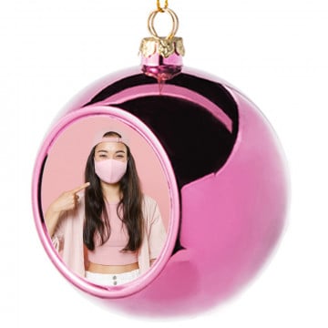Boule de noel rose clair personnalisée avec une photo