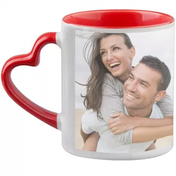Mug rouge anse coeur personnalisé