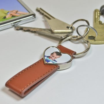 Porte clés cuir long brun avec cœur personnalisé photo