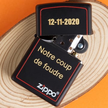Briquet Zippo noir bord rouge personnalisable