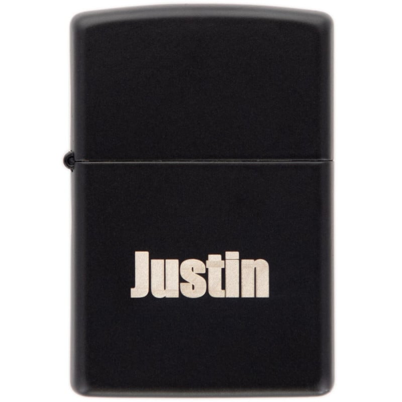 Briquet Zippo noir gravé