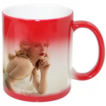 Mug magique de couleur rouge avec photo