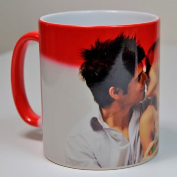 Mug magique de couleur rouge avec photo