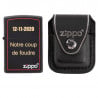 Briquet Zippo noir avec bords rouges et pochette