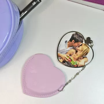 Miroir de poche forme de coeur avec pochette rose
