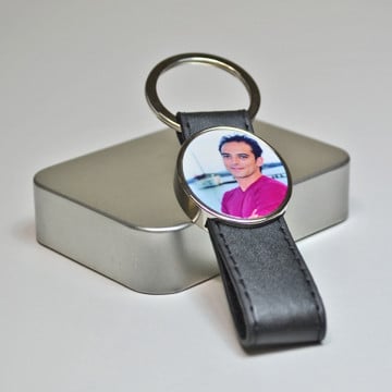 Porte clés cuir noir et pièce ovale personnalisée photo