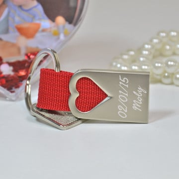 Porte clé coeur métal rouge gravé