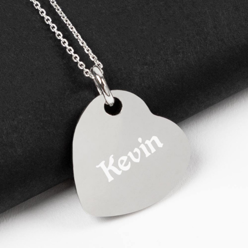 Collier cœur renversé en argent avec texte gravé