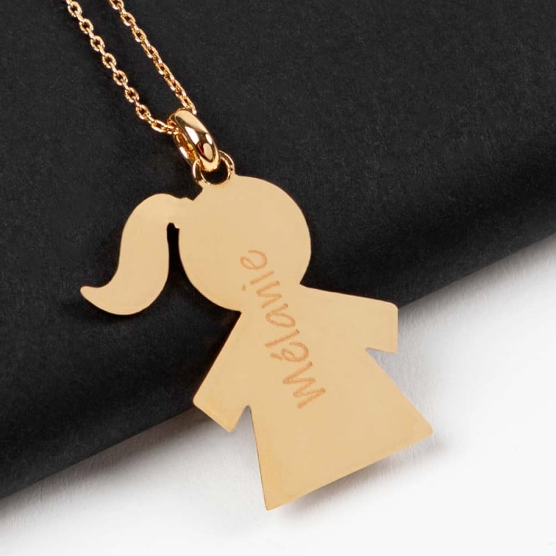 Collier gravé petite fille en plaqué or jaune 18 carats