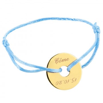 Bracelet disque plaqué or gravé avec cordon bleu clair
