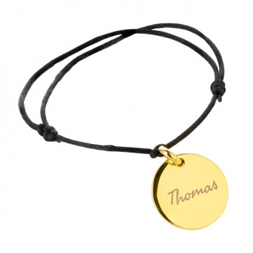 Bracelet cordon noir avec rond plaqué or gravé