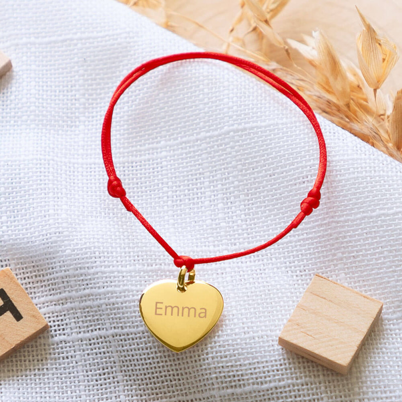 Bracelet cordon rouge avec cœur plaqué or personnalisable
