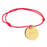 Bracelet cordon rouge avec médaille rond plaqué or gravé