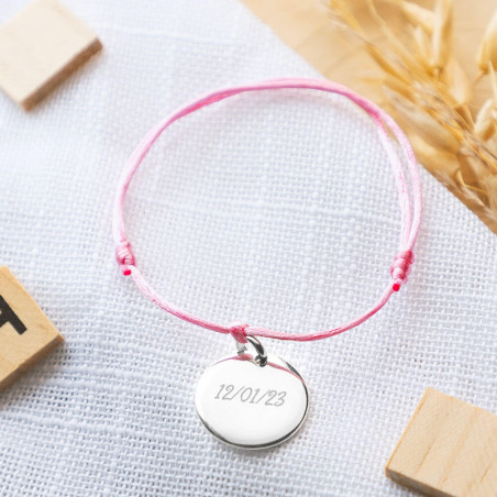 Bracelet rose avec médaillon rond en argent personnalisé
