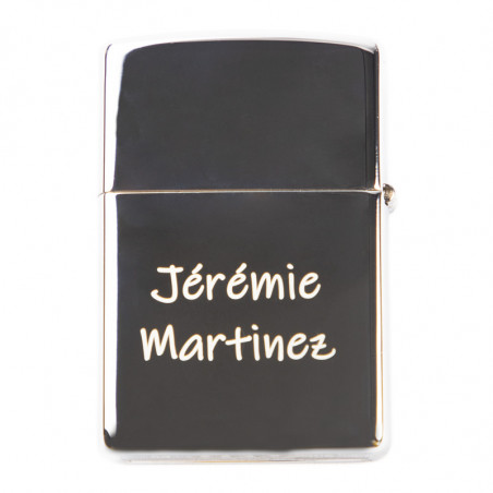 Gravure texte sur briquet zippo