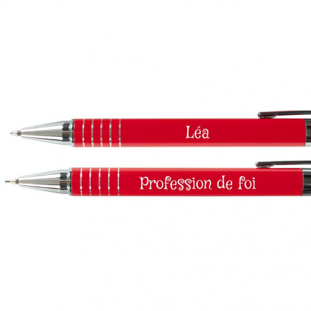 Zoom sur stylo et porte mine rouge personnalisé communion