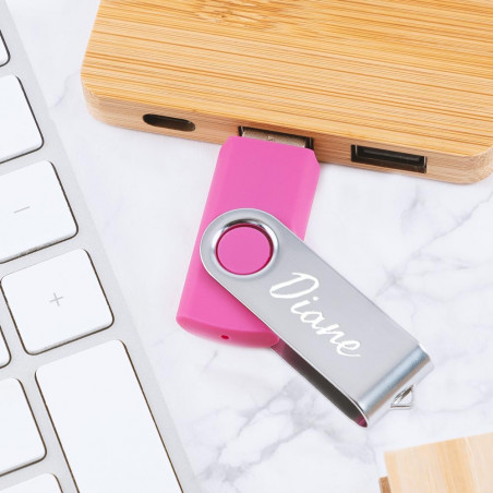 Clé USB rose personnalisée gravée