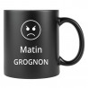 Tasse noire et blanche gravé