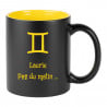 Gravure laser sur tasse noire et jaune