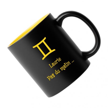 Tasse noire et jaune gravé