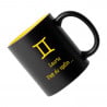Tasse noire et jaune gravé