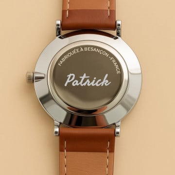 Montre homme gravée avec bracelet cuir brun