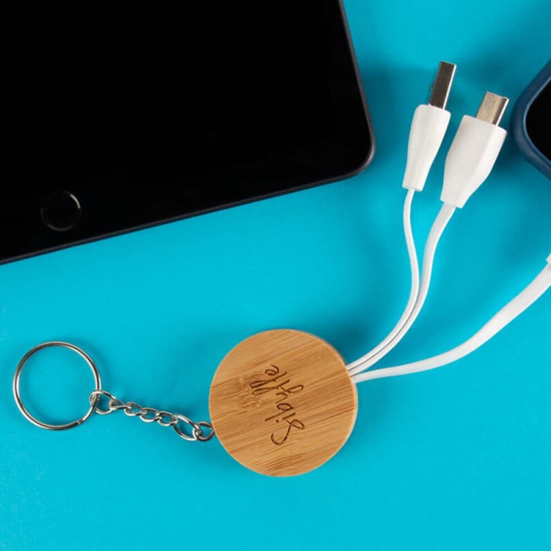 Porte clé en bois gravé avec chargeur
