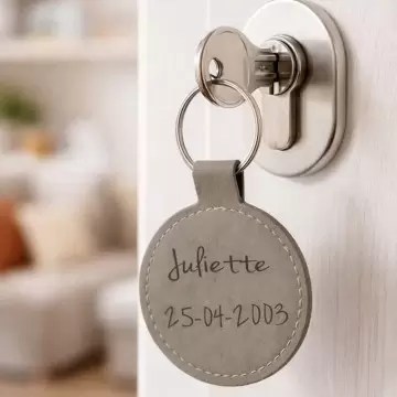 Porte clé rond cuir beige gravé
