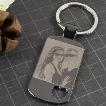 Porte clé plaque avec cœur percé et gravure photo et texte