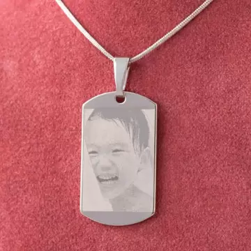 Pendentif plaque gravé