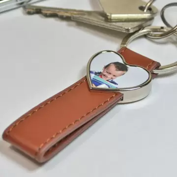 Porte clef cuir long brun cœur personnalisable
