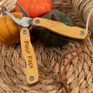 Pince en bois gravé personnalisé
