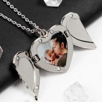 Collier médaillon ange cœur personnalisé photo