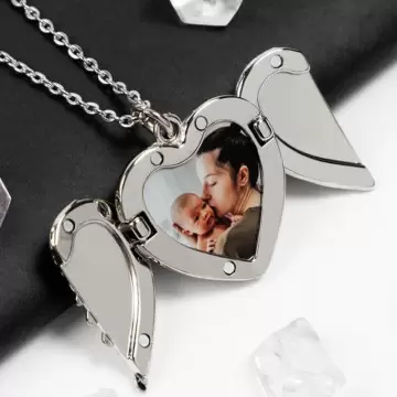 Collier médaillon ange cœur personnalisé photo