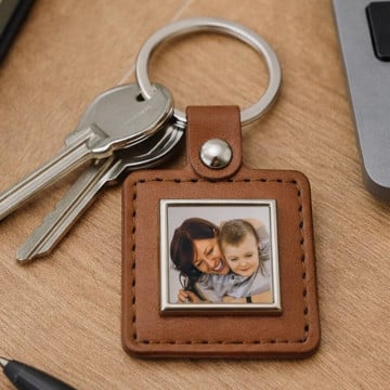 Porte clé cuir brun carré personnalisé
