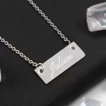 Collier plaque prénom gravé