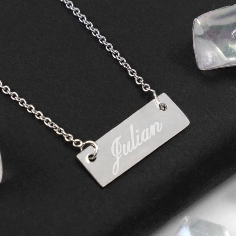 Collier plaque prénom gravé