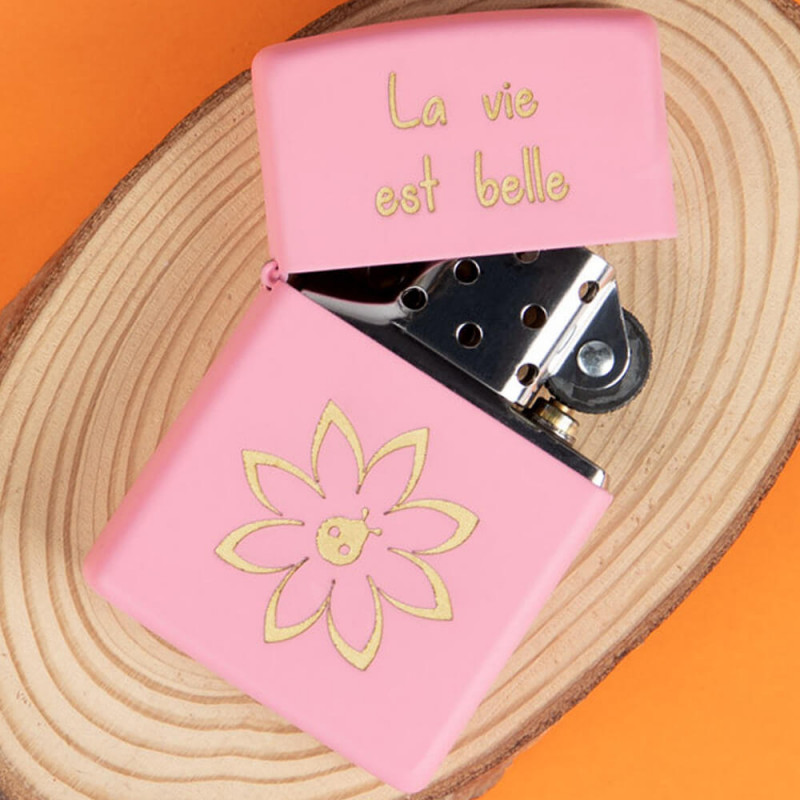 Briquet Zippo rose gravé
