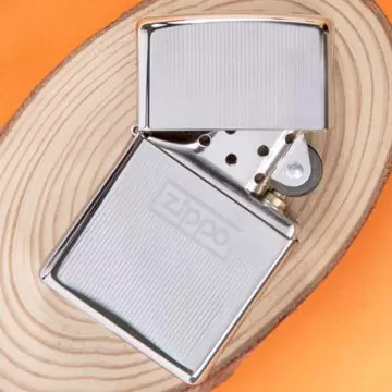 Briquet Zippo engine turn gravé verso