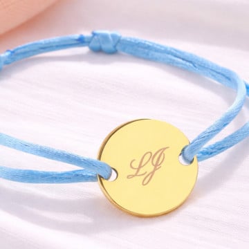 Bracelet cordon avec rond plaqué or gravé