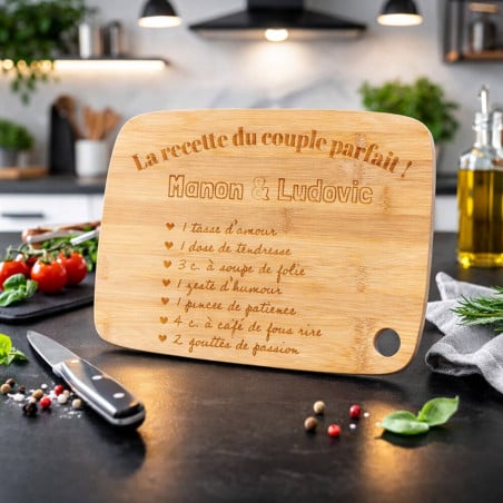 Planche à découper bois couple personnalisée