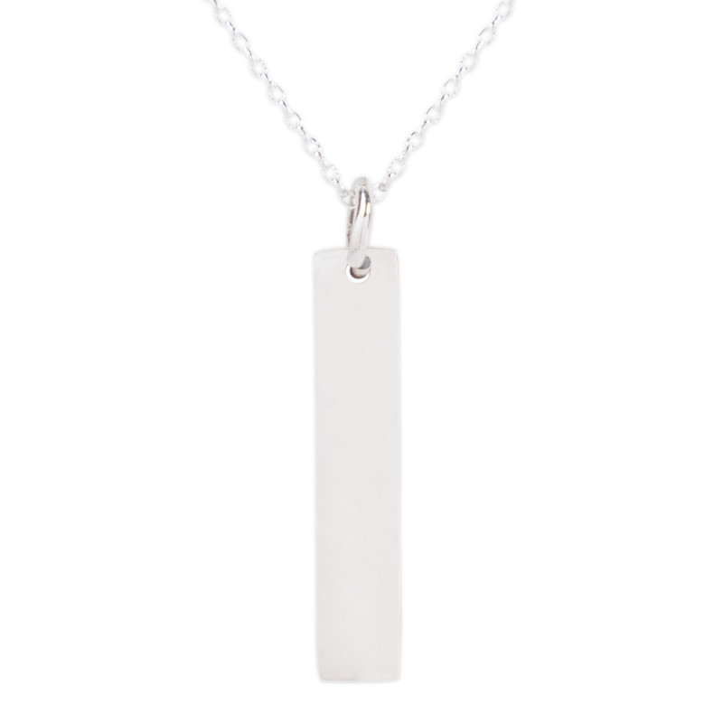 Collier plaque verticale en argent gravé