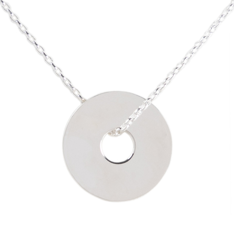 Collier disque en argent gravé